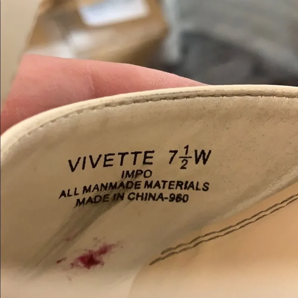 Impo‎ Vivette Cream Leather T-Strap Wedge Sz 7.5